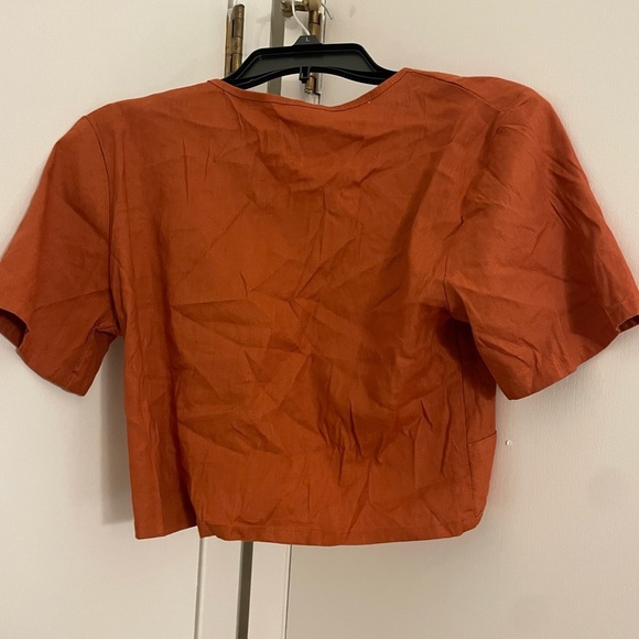 Monrow Linen Front Twist Top NEW Faded Rust Size Small - Picture 5 of 5